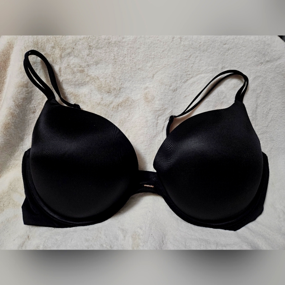 Victoria's Secret Bra 38DD Black Very Sexy Push Up Underwire Rhinestones